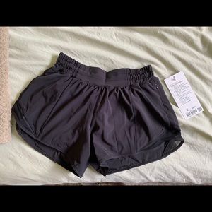 Lulu lemon hotty hot LR short 4” lined